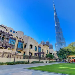 Apartment Durrani Homes: Garden Oasis At Souk Al Bahar With Jacuzzi, Dubai